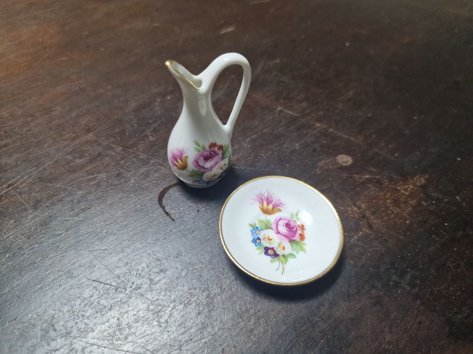 Jarra com prato de porcelana (miniatura)