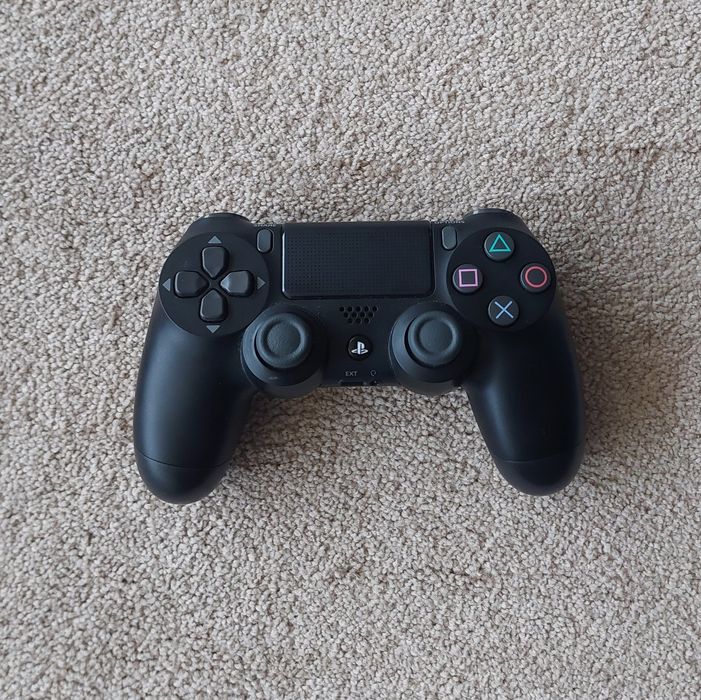 PlayStation 4 Slim com Comando