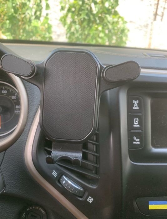 Держатель для телефона в машину