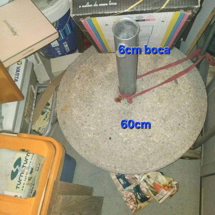 Vendo base para chapéu para jardim  impecável  em pedra