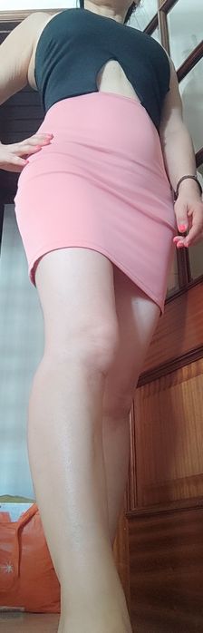 Vestido Bershka sem costas coral e preto