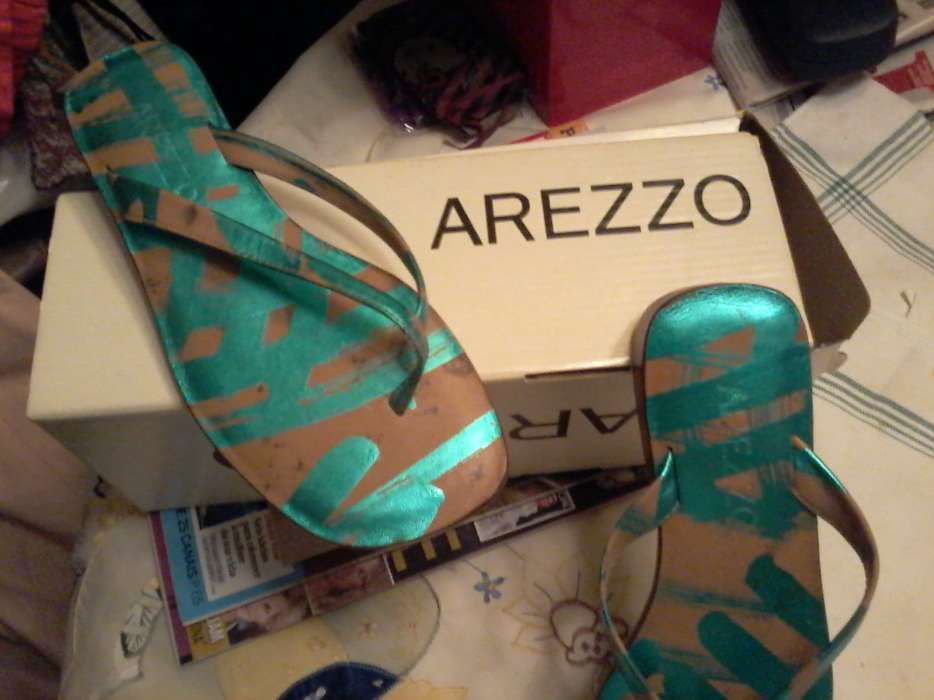 Sandálias novas Pele Arezzo 37 em caixa - 20€ (novas entrega Lisboa)