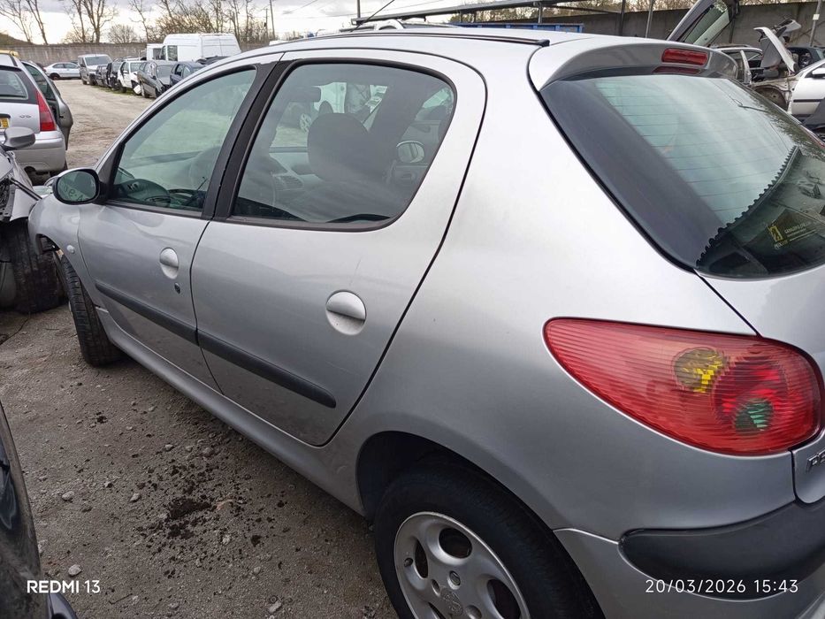 Para peças Peugeot 206 1.4 HDi Ano 2003