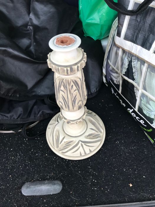 Suporte para candeeiro em madeira trabalhada