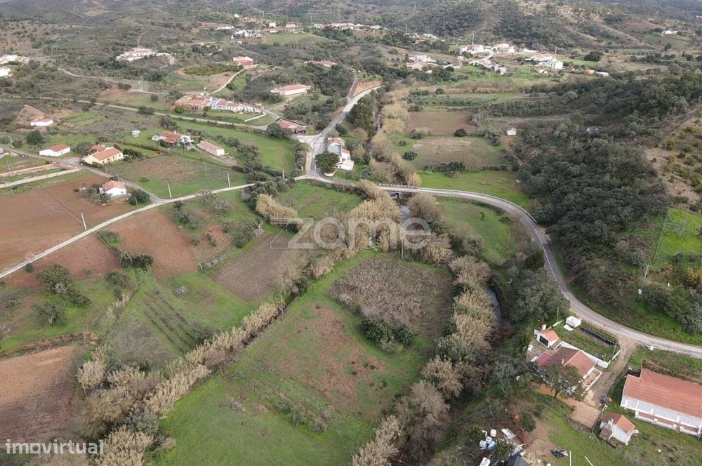 Terreno em Vale Figueira, Messines, com leito de água, 9.400 m².