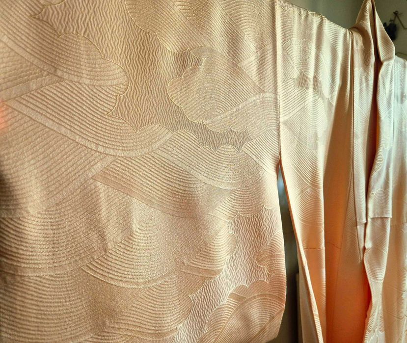 Masełkowe żółte kimono iromuji w fale chmury jedwabne z Japonii