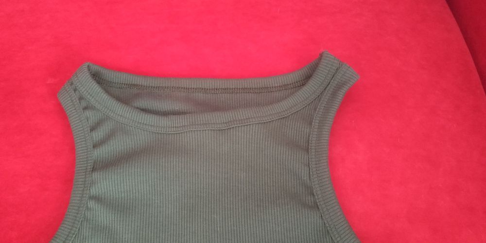 Майка летняя в рубчик бутылочного цвета