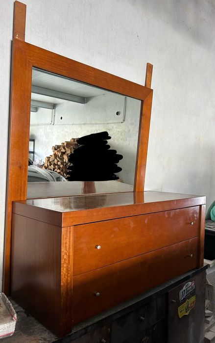 Conjunto Cómoda com Espelho e 1 Mesa de Cabeceira