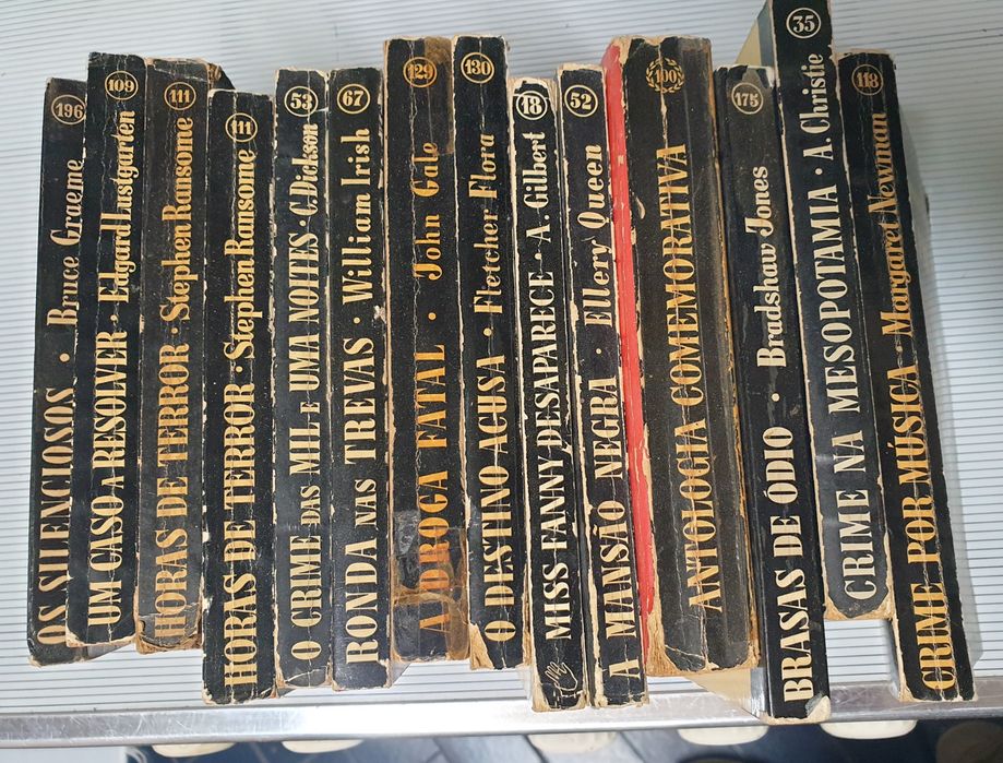 Livros antigos da colecção xis