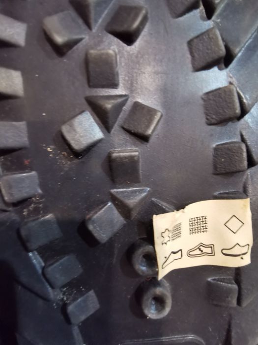 Buty zimowe nowe ciepłe i przyczepność na maxa.