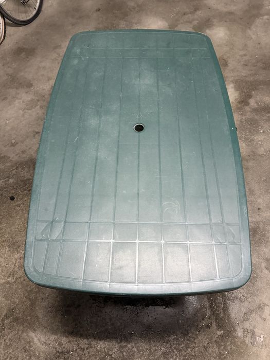 Mesa de plástico verde para exterior 135x85x72 cm