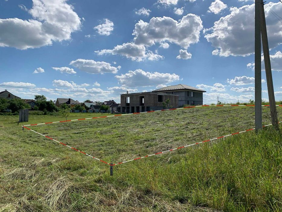 Продаж ділянки в передмісті Рівне під будівництво