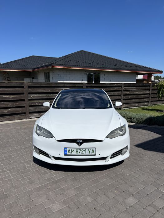 Tesla model s p 85