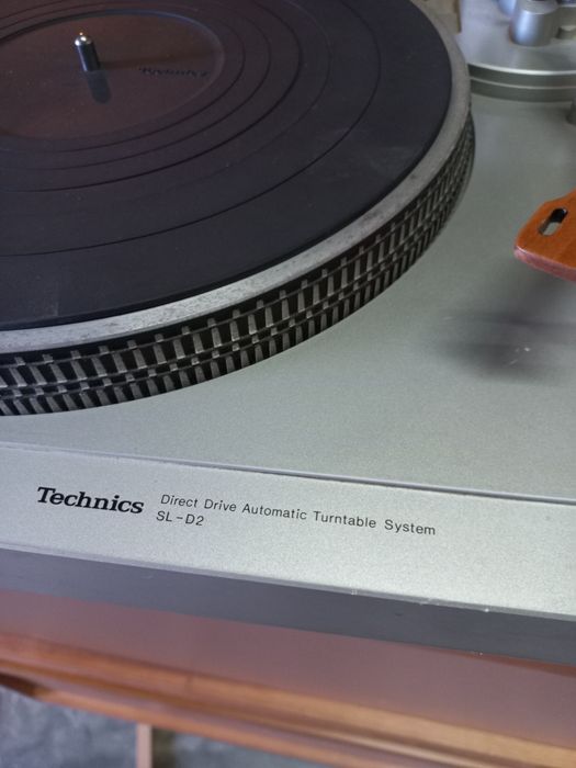Gira discos Technics sl-d2