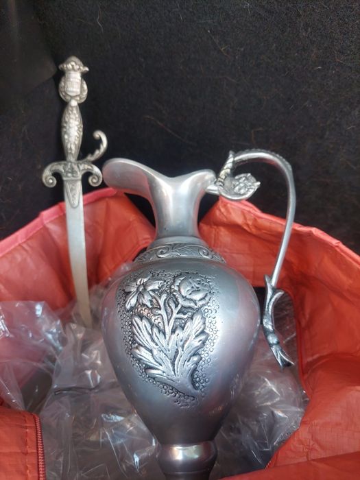 Peças em metal/estanho únicas a 10 euros