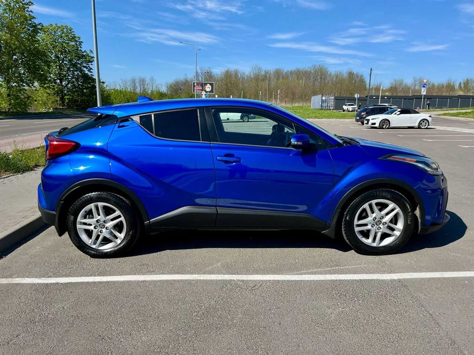 Продам авто Toyota CH-R