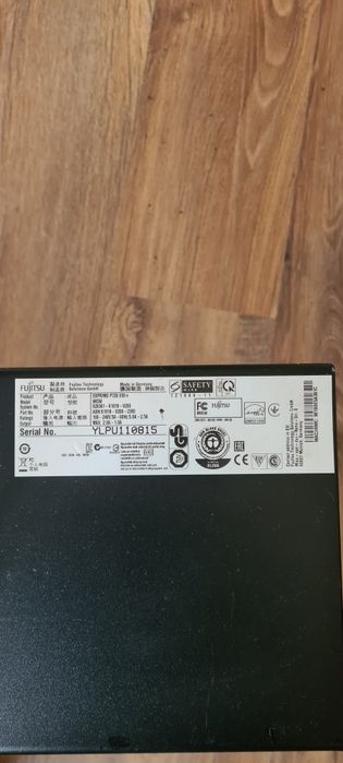 Fujitsu ESPRIMO P7a E90 + z Monitorem  Asus 18,5'