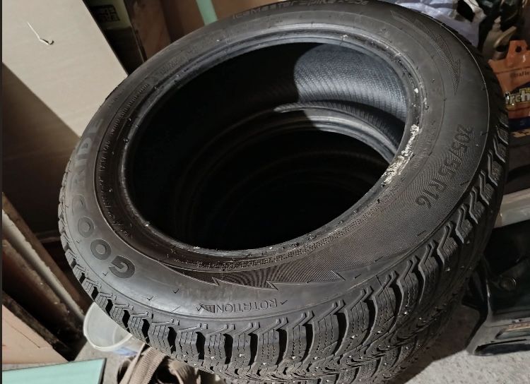 Продам резину шипованую 205 55 16