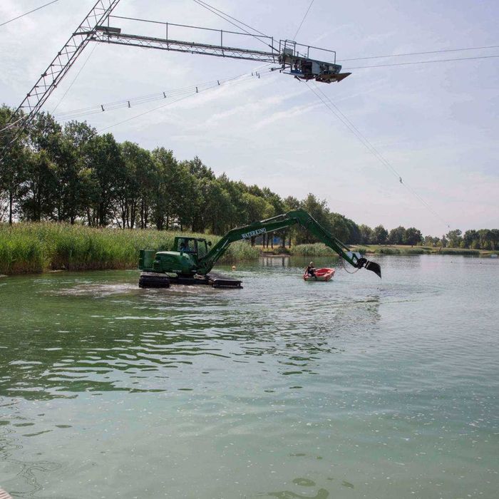 Очистка водоемов.Плавающий экскаватор.Зимовальные ямы для рыбы