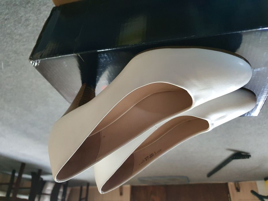 Ślubne buty na klocku