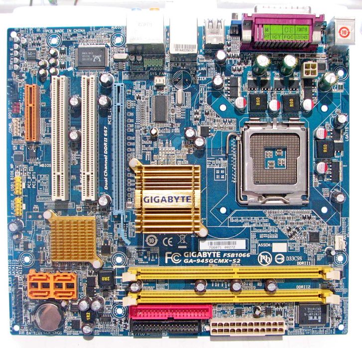 Продам материнську плату GigaByte GA-945GCMX-S2