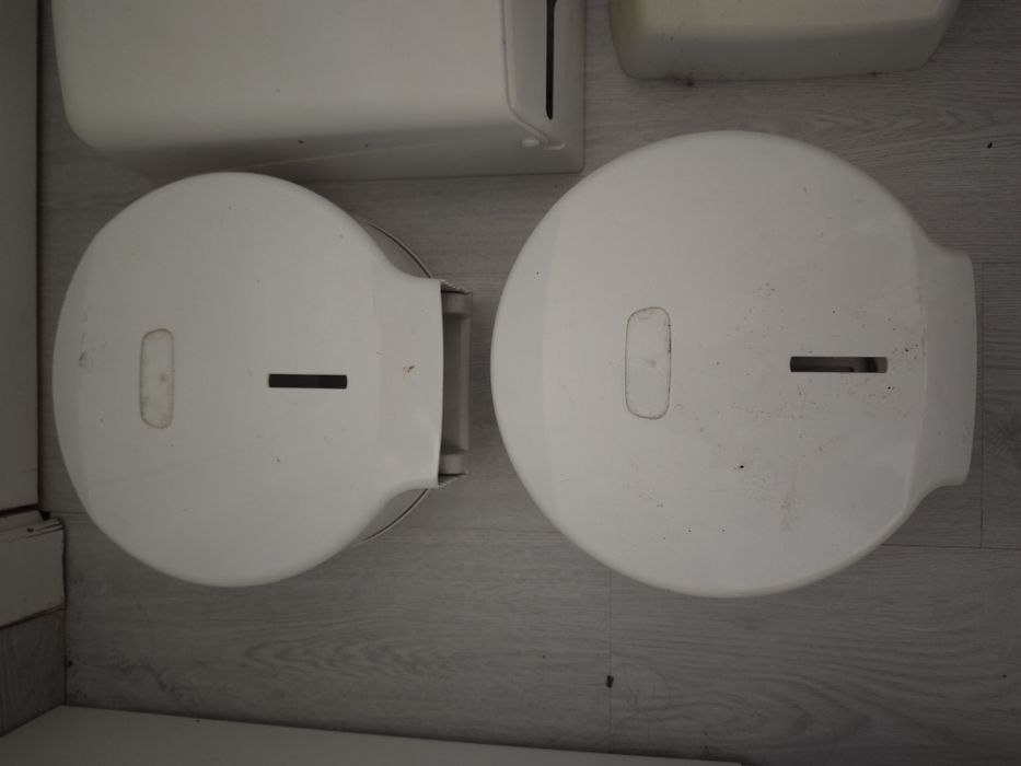 Dispensadores papel higiénico, papel de mãos e sabonete