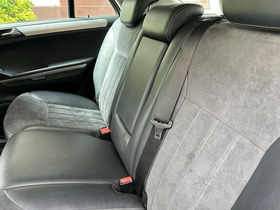 Mercedes ML320 cinzento