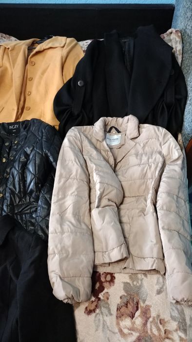 Курточка бежевого цвета на весну.