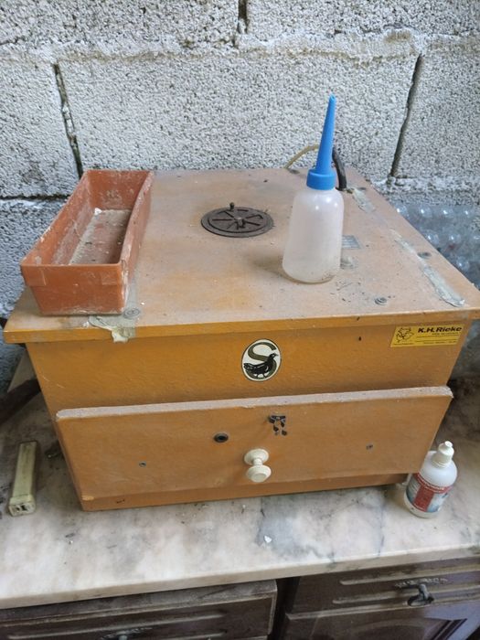 Chocadeira de ovos alemã vintage a funcionar perfeitamente