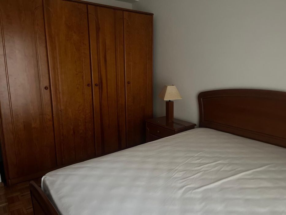 Conjunto completo de quarto, em madeira maciça de mogno