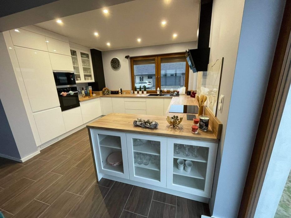 Meble na wymiar.Biurowe, szafy, garderoby .