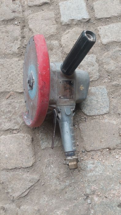 Rebarbadora pneumática