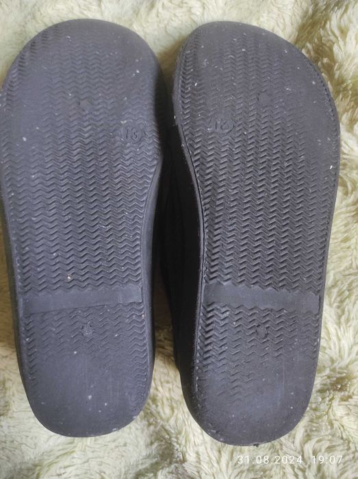 Dziewczęce czarne buty obuwie do szkoły 19.5 cm buciki na rzep