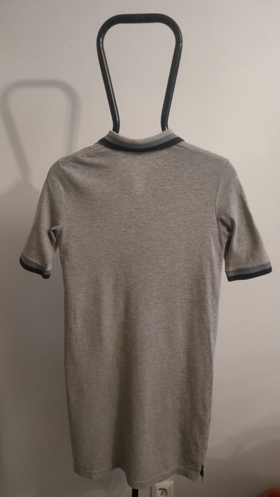 świetna sukienka Lacoste