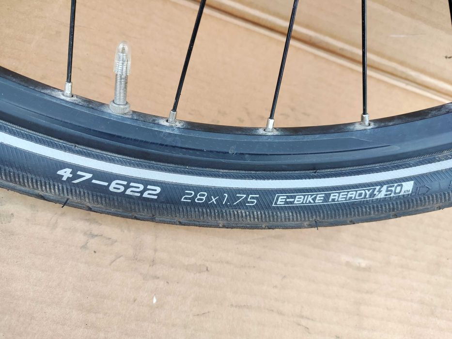 PIĘKNE przednie koło 28",dynamo,tarcza, opona SCHWALBE