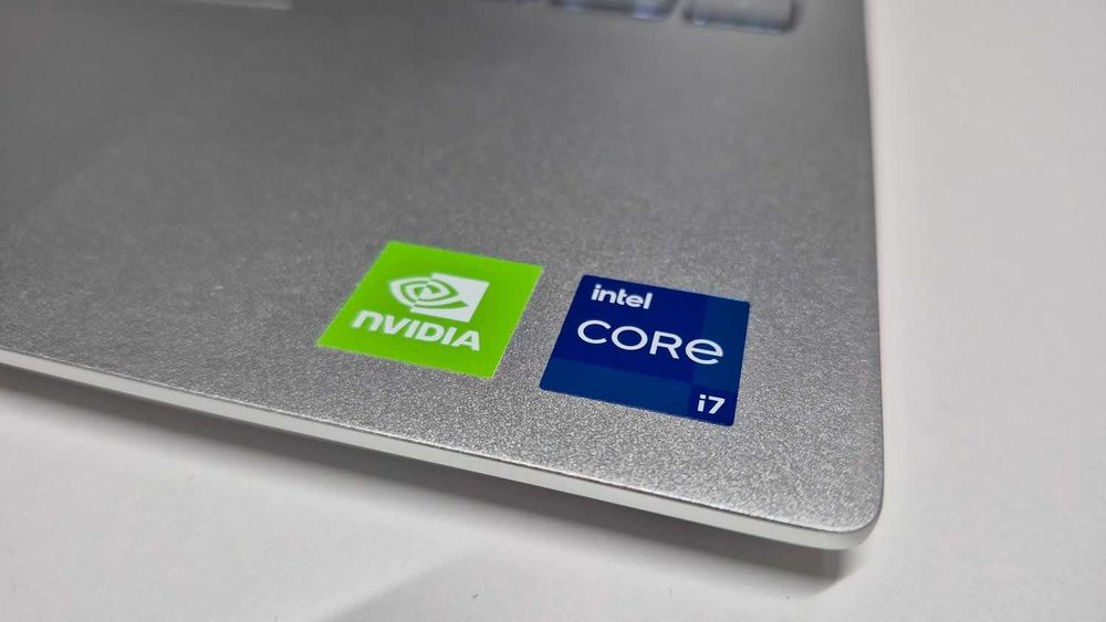 Laptop Dell Inspiron 5420 - Core i7-1255U 14''-FHD 32GB 2TB W11P MX570