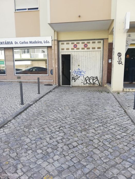Garagem para arrendar em Algueirão-Mem Martins