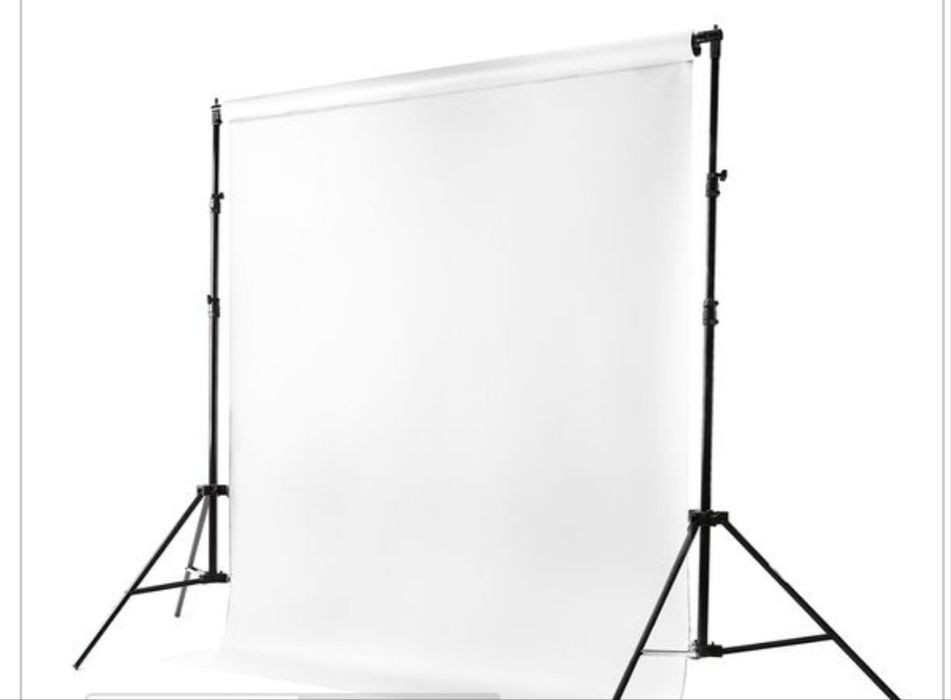 Фон  білий вініловий для професійних фото  з штативами.