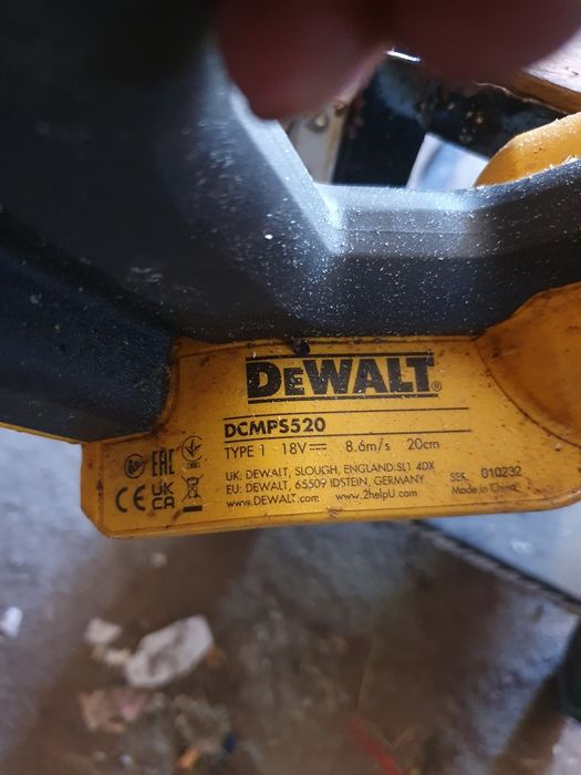 Piła łańcuchowa akumulatorowa dewalt dcmps520