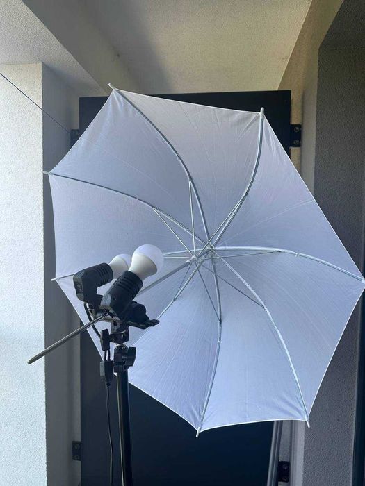 Światło studyjne. Statyw klikający pod żarówki + parasol. х6 elementów