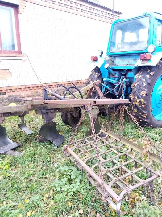 Трактор мтз 80 в робочому стані