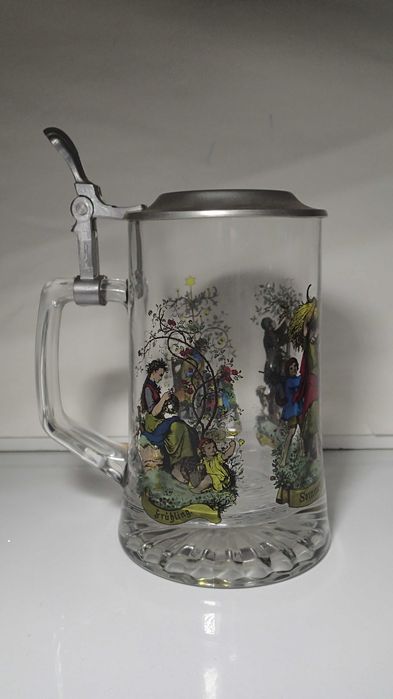 Canecas de cerveja em cerâmica e vidro