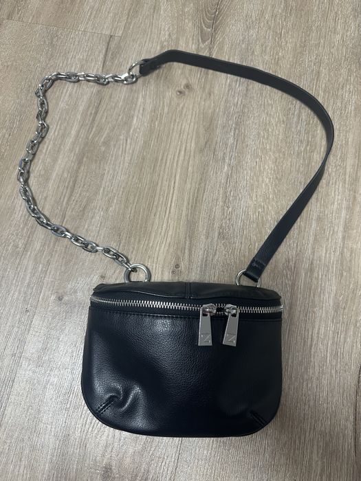 Бананка на цепочке Zara