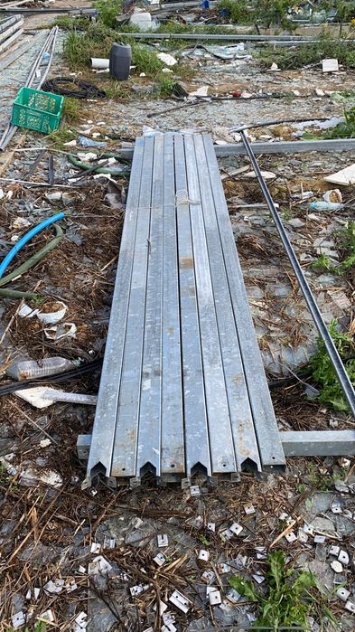 Słup stalowy ocynkowany, długość 3,7m, profil zamknięty 90x60x3
