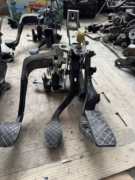 Педальний вузол,педалі на механіку. Педаль газу.Audi a4 b5, Passat b5