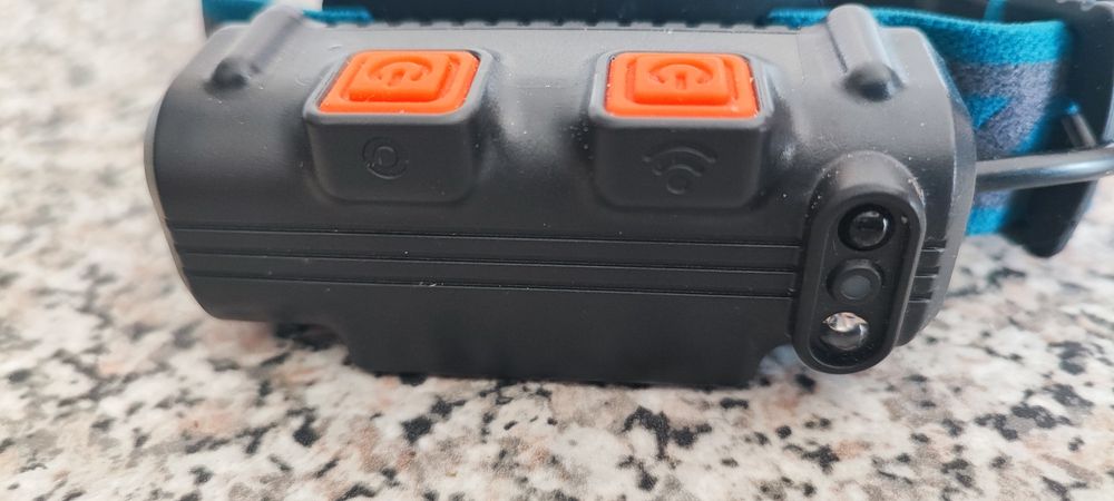 Lanterna de cabeça com sensor de movimento