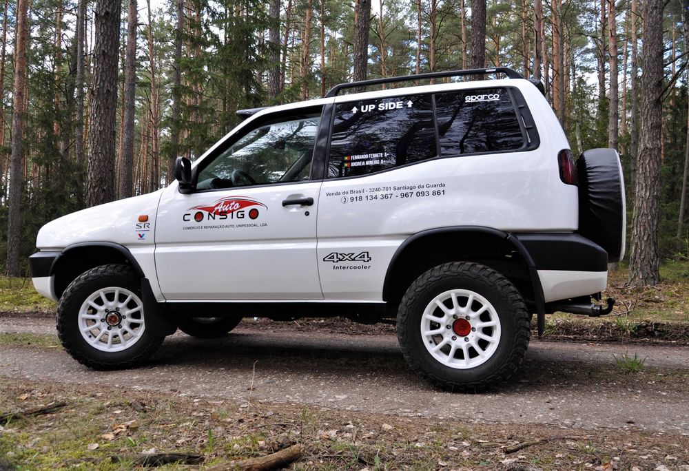 Nissan Terrano suzuki vitara samurai pajero galloper