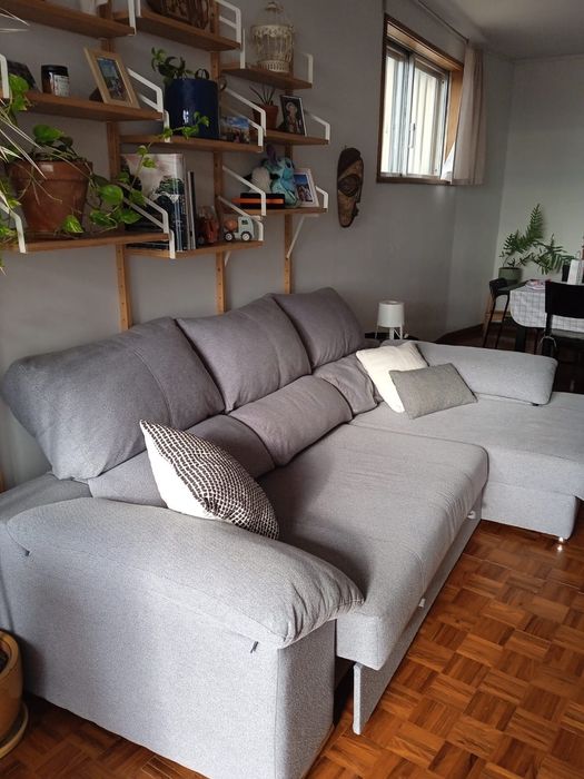 Sofá cinzento grande