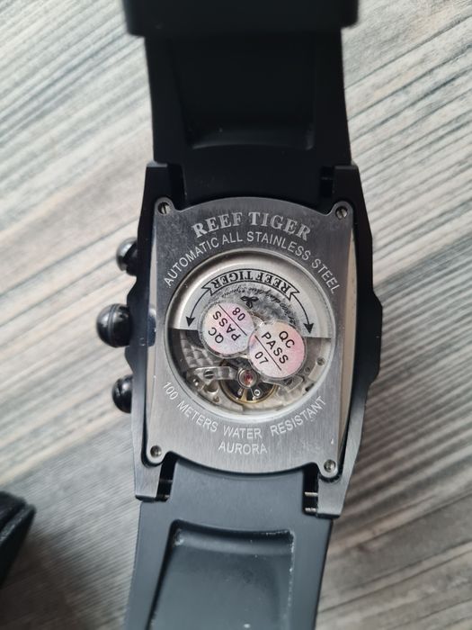 Продам мужские часы Reef Tiger.