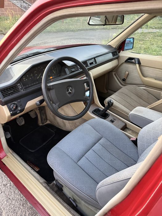 Mercedes-Benz 200D 124